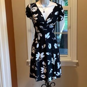 EUC Black & White Floral Dress w/cap sleeves